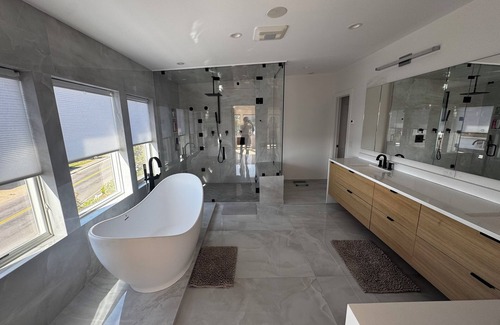 Swampscott Maison | Beachside Coastal Retreat: Breathtaking Views