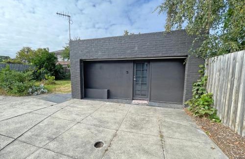 Parkdale Appartement | Beachside Compact Backyard Cabin near Mentone