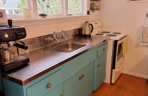 Le Bons Bay Cottage | Beachside Cottage. Le Bons Bay. Akaroa