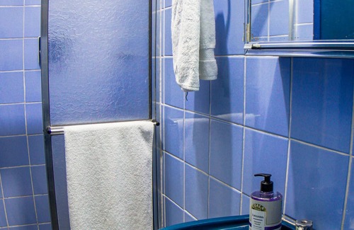Praia da Enseada Cabine | Beachside Coziness: Your Ideal Escape.