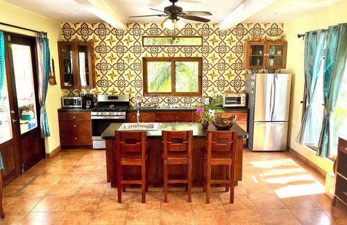 Playa Colorado Maison | rêve BEACHSIDE CASA TIKI 4bd KON / 5ba / Hacienda Iguana