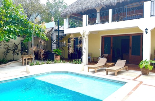 Playa Colorado Maison | rêve BEACHSIDE CASA TIKI 4bd KON / 5ba / Hacienda Iguana