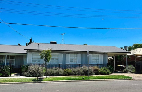 North Shore Maison | Beachside Getaway Bay Views North Shore VIC Sleeps 12 Free WiFi