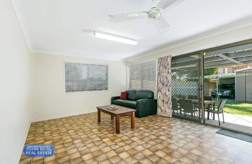 Redcliffe Maison | Beachside Holiday Home