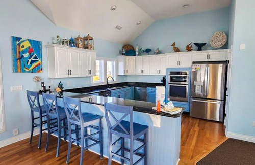 Ocean Isle Estates Maison | Beachside home short walk to beach with private pool, hot tub & game room