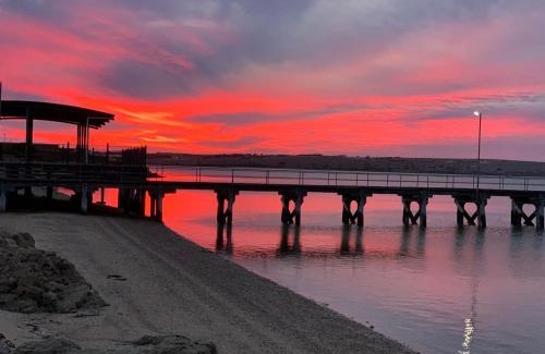 Ripon Appartement | Beachside & Jetty View Apartment 6 - Captain's Apt