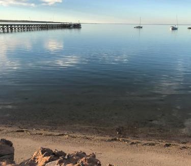 Ripon Appartement | Beachside & Jetty View Apartment 6 - Captain's Apt