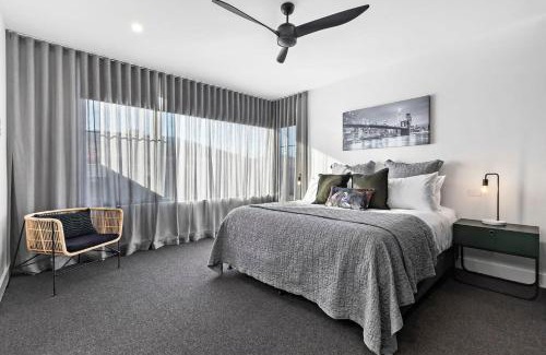 Chelsea Maison | Beachside Lane - Luxury On the Beach with Views