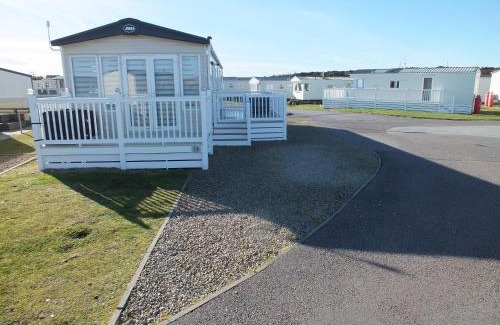 Lossiemouth Autre | Beachside Lighthouse 14