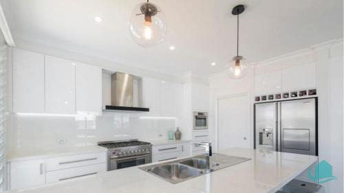 Caves Beach Maison | Beachside Oasis