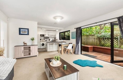 Lyall Bay Maison | Beachside Retreat in Lyall Bay