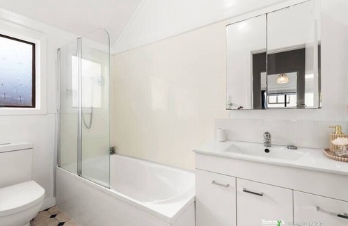 Lyall Bay Maison | Beachside Retreat in Lyall Bay