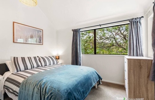 Lyall Bay Maison | Beachside Retreat in Lyall Bay