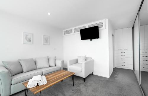 Papamoa Beach Maison | Beachside Retreat with Private Pool