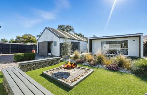Seven Mile Beach Maison | Beachside Studio Retreat