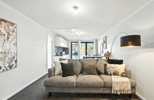 Seven Mile Beach Maison | Beachside Studio Retreat