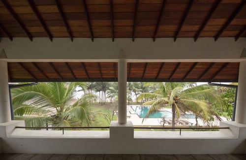 Wadduwa Maison | Sur la plage avec piscine commune de 16 m et court de tennis en gazon à côté de la plage à Wadduwa