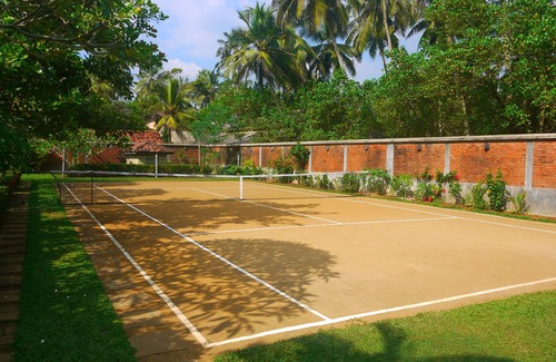 Wadduwa Maison | Sur la plage avec piscine commune de 16 m et court de tennis en gazon à côté de la plage à Wadduwa