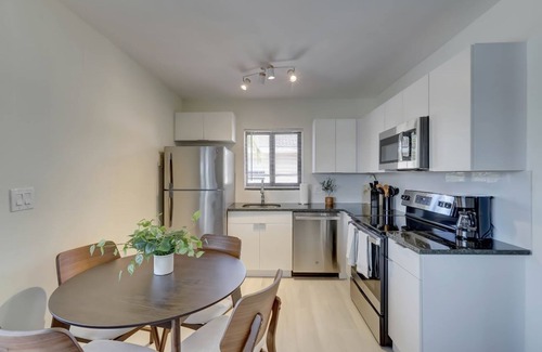 Imperial Point Appartement | Beachy&Boho w/full kitchen & Pool FOR 6 ppl