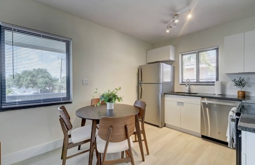 Imperial Point Appartement | Beachy&Boho w/full kitchen & Pool FOR 6 ppl