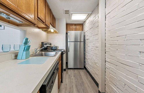 Old North Columbus Appartement | Beachy Campus Rental- Steps from THE OHIO STATE Stadium