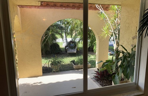 East Boca Raton Maison | Beachy Duplex Walk / Run / Ride to Beach !!