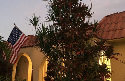 East Boca Raton Maison | Beachy Duplex Walk / Run / Ride to Beach !!