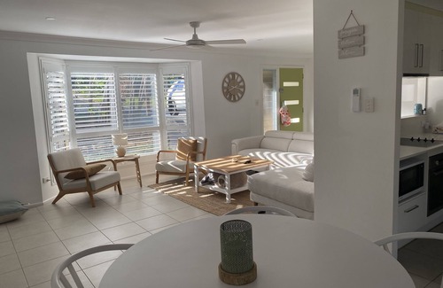 Sunrise Beach Maison | Beachy family home with just a walk to the beach or a 5 minute drive into Noosa.