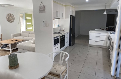 Sunrise Beach Maison | Beachy family home with just a walk to the beach or a 5 minute drive into Noosa.