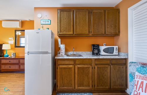 Isle of Palms Copropriété | Beachy Isle of Palms Studio Condo only 1 Block From BEACH. King Bed!!