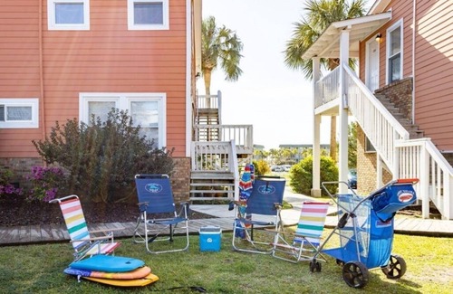 Isle of Palms Copropriété | Beachy Isle of Palms Studio Condo only 1 Block From BEACH. King Bed!!