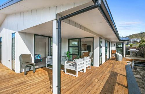 Waihi Beach Maison | Beachy Serenity - Waihi Beach Holiday Home