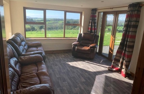 Skibbereen Maison | Beacon View House, 4-Beds, Sleeps 8, Parking