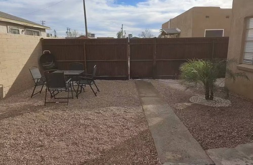 South Tucson Maison | Bear cave!