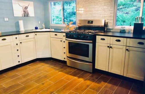 Layton Cabine | Bear Cottage- Relaxing Getaway