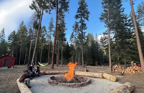 Thompson Falls Cabine | Upper cabin suite ( 1 king bed) - Bear Creek Resort - Upper cabin suite ( 1 king bed)