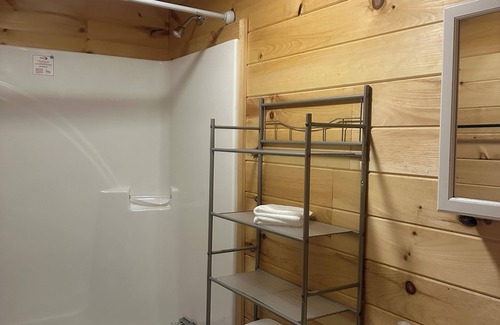 Stevenson Cabine | Bear Cub ,Cozy cabin with WiFi and AC in peaceful Stevenson