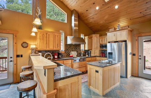 Florissant Cabine | Incroyable vue de Pikes Peak! 6 acres! Jacuzzi! Table de ping pong! Wifi
