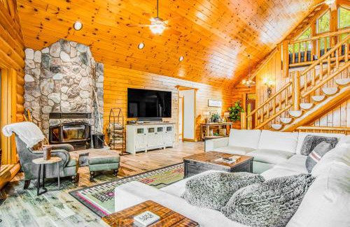 Lac du Flambeau Maison | Bear Pause Retreat & The Stone House