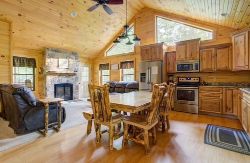 Laurelton Cabine | Bear Paw = LodgeCenter Of Nature @ God Creation # Campfire + Fun & Trails
