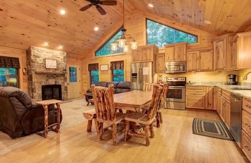 Laurelton Cabine | Bear Paw = LodgeCenter Of Nature @ God Creation # Campfire + Fun & Trails