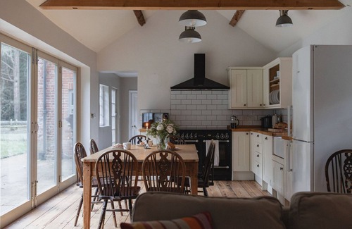 Wood Norton Cottage | Bear's Cottage est une retraite retirée de quatre chambres à Wood Norton près de Holt.