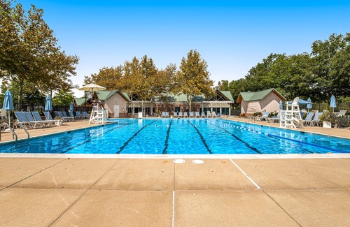 Ocean View Copropriété | Bear Trap Dunes 2nd floor condo w/ balcony, free WiFi, and basketball court