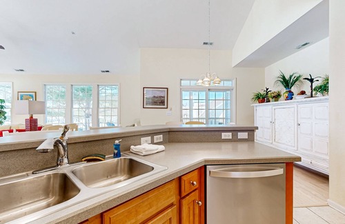 Ocean View Copropriété | Bear Trap Dunes golf-view condo with screened porch, pool, tennis & sauna access
