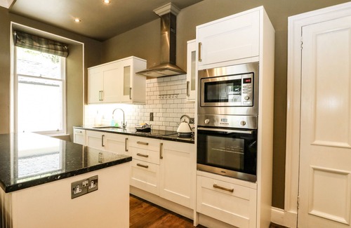 Glen Urquhart Maison | BEARNOCK LODGE, pet friendly, character holiday cottage in Cannich