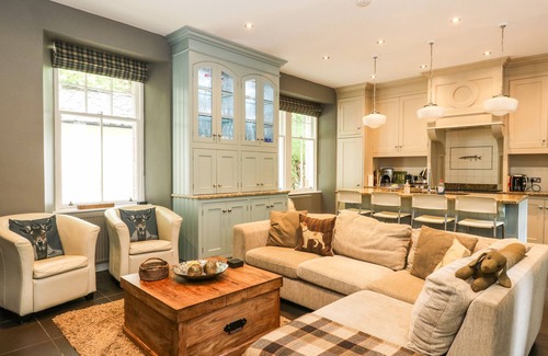 Glen Urquhart Maison | BEARNOCK LODGE, pet friendly, character holiday cottage in Cannich