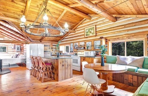 Rideau Lakes Cabine | Bears Log Cabin Retreat - private oasis on the tranquil Rideau Lakes System!