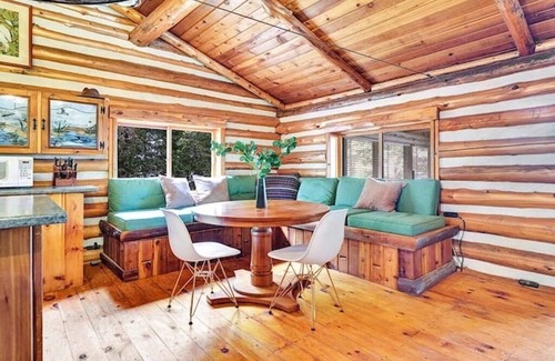 Rideau Lakes Cabine | Bears Log Cabin Retreat - private oasis on the tranquil Rideau Lakes System!