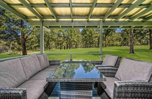 Kangaroo Valley Maison | Beau Cabin One Bedroom Cabin on Golf Course