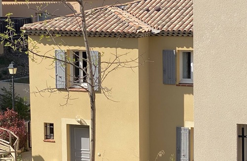 Pont Royal Maison | Beau duplex bien équipé avec terrasse dans résidence avec piscine